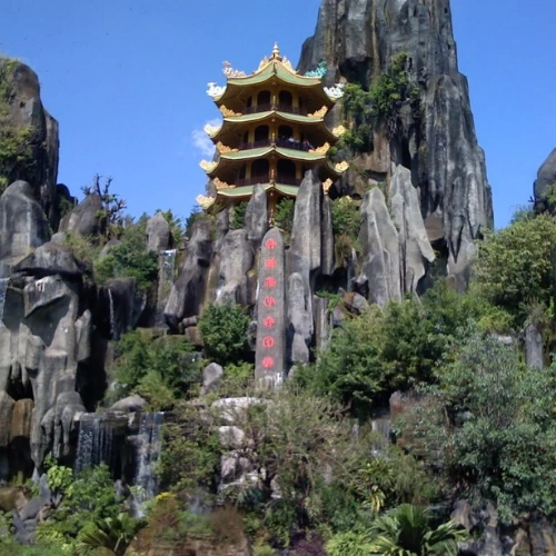 Hue – Montanhas de Mármore – Hoi An – Visita