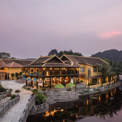 https://avexvietnamtravel.asia/wp-content/uploads/2026/05/Emeralda-Resort-Tam-Coc.webp