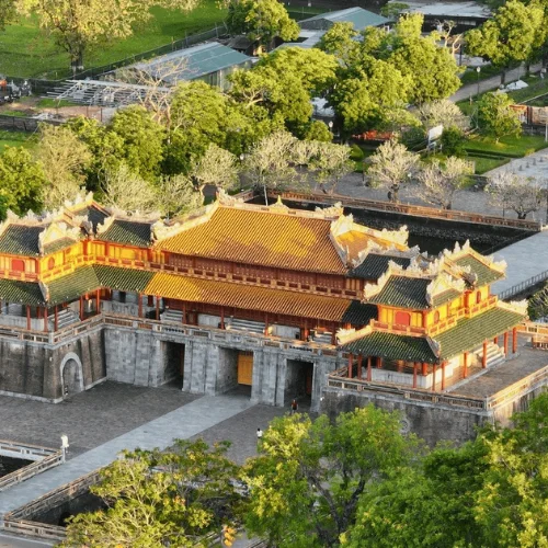 Baía de Ha Long – Hanoi – Voo para Hue