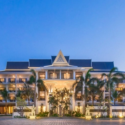 https://avexvietnamtravel.asia/wp-content/uploads/2026/05/Lotus-Blanc-Hotel-1.webp
