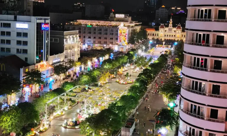 Um espaço vibrante na rua de pedestres Nguyen Hue, Cidade de Ho Chi Minh